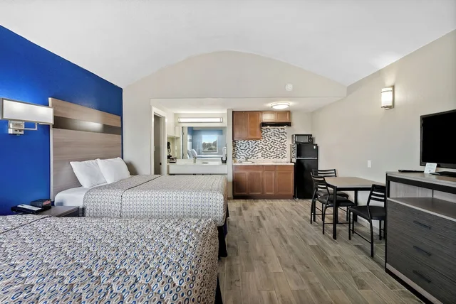 Standard, 2 Queen Beds, Kitchenette, Accessible, Blue Wave Inn 3/6