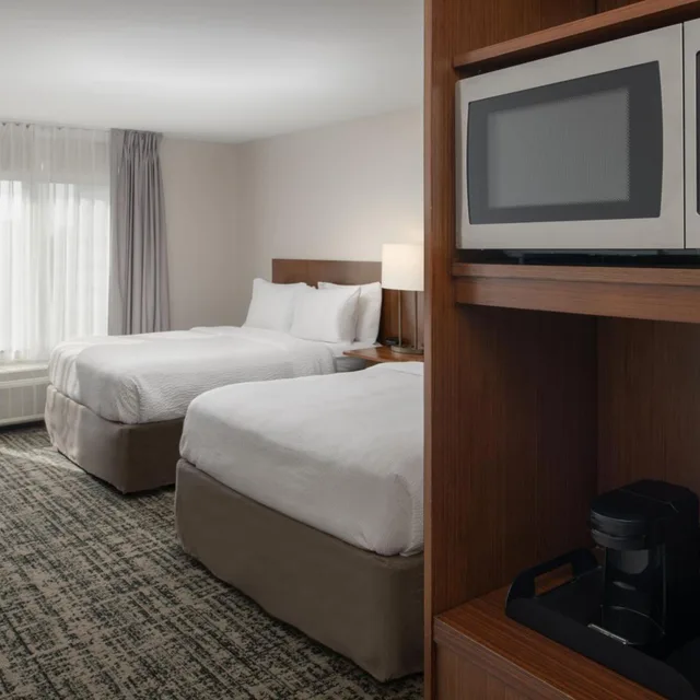 غرفة بسريرين كوين بحوض استحمام لذوي الإعاقة، Fairfield Inn Suites Tampa Westshore Airport 5/10