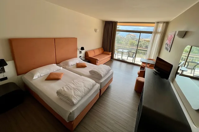 Design, Twin Beds, Pool Side، Majestic Palace 1/4