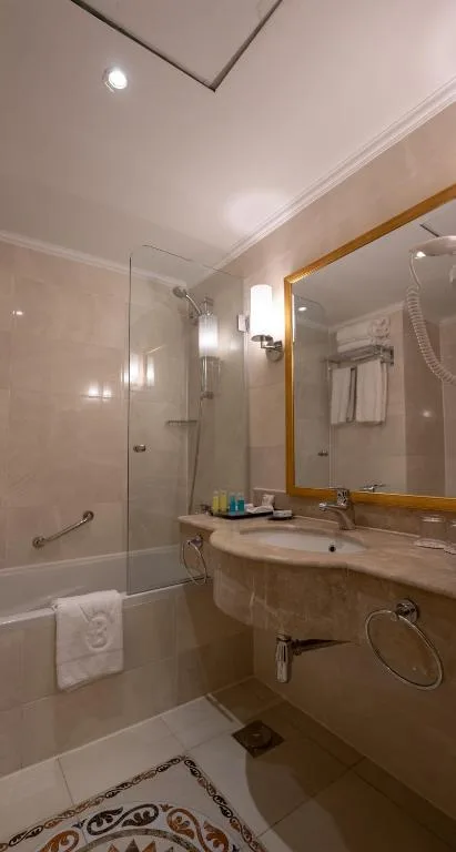 Baron, Suite, Double Bed, Palace View، Baron Hotel Cairo 7/9