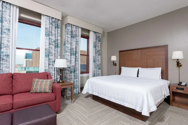 جناح استوديو بسرير كينج مع أريكة، Hampton Inn Indianapolis Downtown Across From Circle Centre 4/9