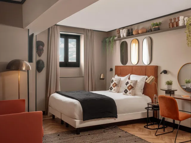 غرفة ديلوكس ثلاثية بسرير مزدوج بإطلالة على المرفأ مع أريكة، Maisons du Monde Hotel & Suites - Marseille Vieux Port 2/2