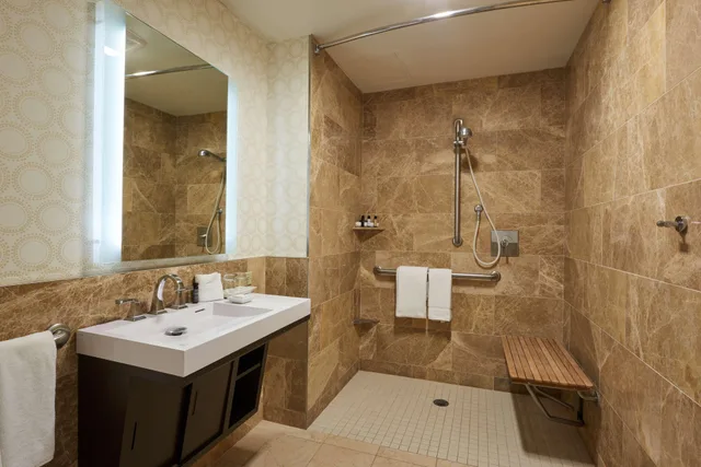 غرفة بسريرين كوين، The Bellevue Hotel 8/8