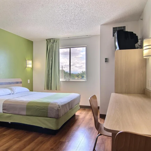 1 Queen Bed - Mobility Accessible Tub، Motel6 Albuquerque, NM - North 1/10