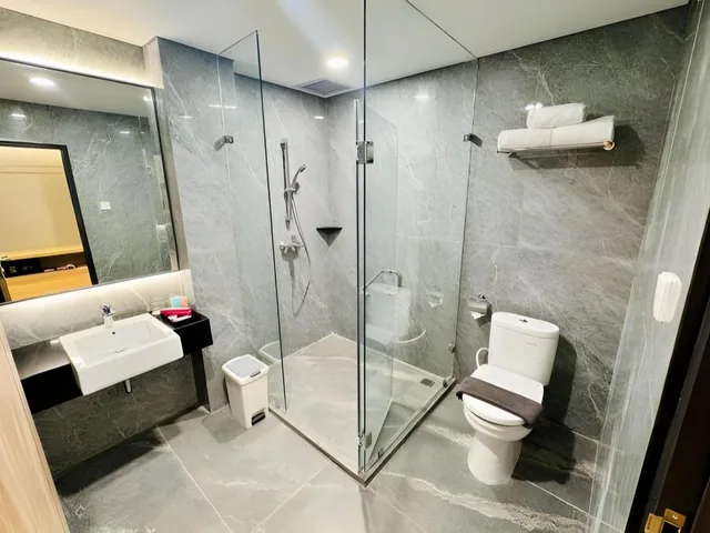 غرفة بريميير ديلوكس بسرير كينج وسرير فردي، Orchardz Hotel Industri 4/5