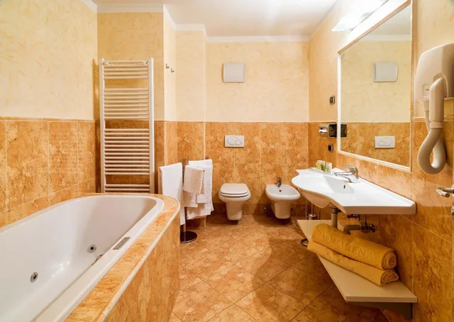 جناح، Leading Relax Hotel Maria 7/8