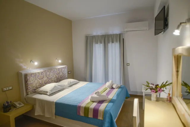Standard, Double Bed, Olympic Hotel 4/6