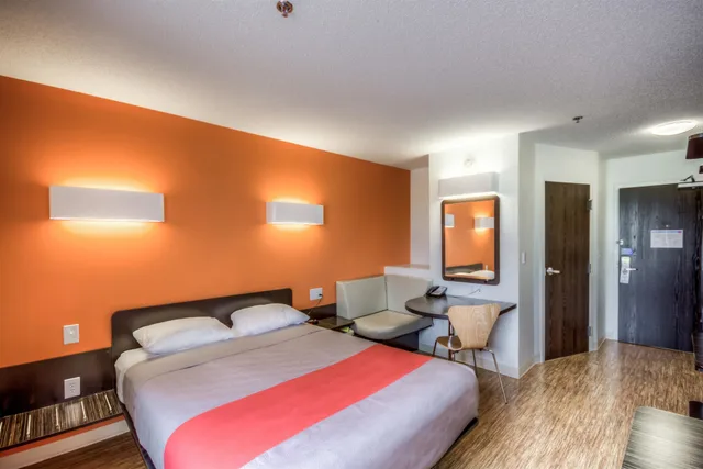 غرفة ديلوكس بسرير كينج بمطبخ صغير، Motel6 Headingley, MB - Winnipeg West 2/10