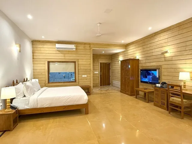 Heritage, Suite, Queen Bed, Bathtub، Golden Haveli 1/2