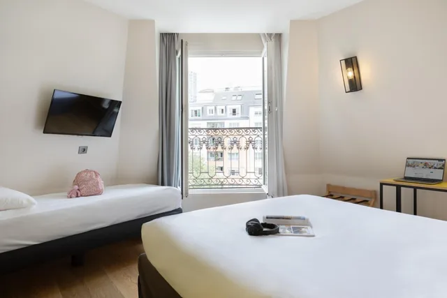 غرفة قياسية ثلاثية بسريرين منفصلين مع أريكة، Ibis Styles Paris Nation Porte de Montreuil 2/10