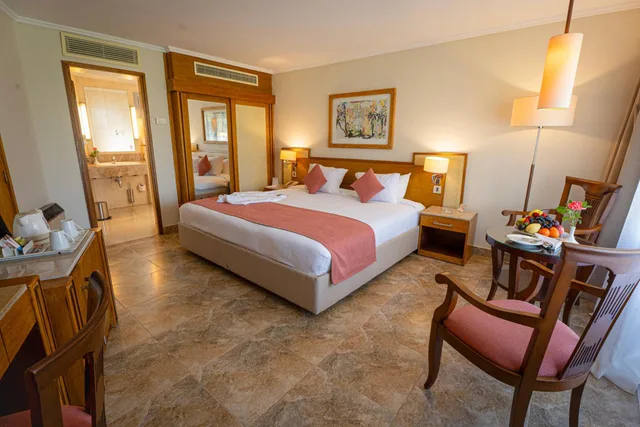 غرفة قياسية بسرير مزدوج وسريرين منفصلين، Jolie Ville Resort & SPA kings Island Luxor 3/4
