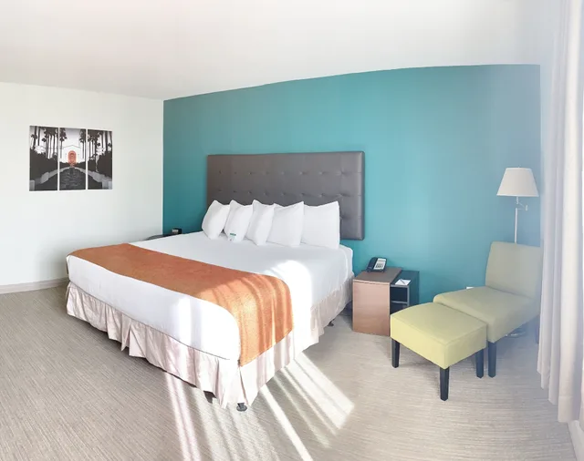 غرفة قياسية بسرير كينج لذوي الإعاقة، Redac Gateway Hotel 2/3