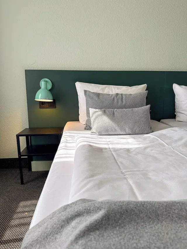 غرفة بسرير كوين، Hotel Frankfurt Airport 2/6