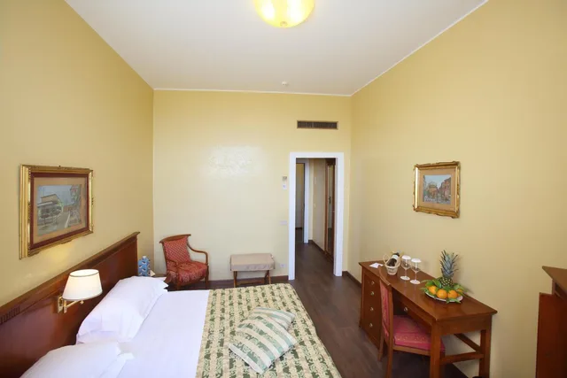 غرفة ديلوكس بسرير مزدوج بإطلالة على البحر، Excelsior Palace Hotel 3/8