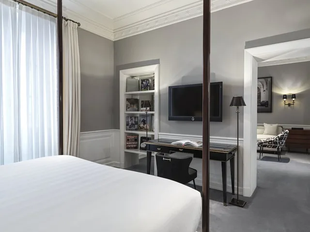 Master, Suite, King Bed, Sofa، JK Place Roma 1/5
