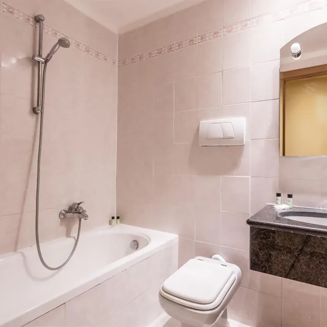 غرفة ثلاثية، Raeli Hotel Lux 10/10