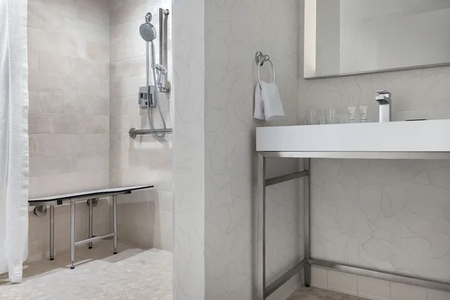 غرفة بسرير كينج مع أريكة لذوي الإعاقة، Boca Raton Marriott At Bocacenterhotel 10/10