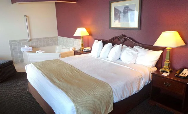 Deluxe, Suite, Americinn By Wyndham Marshall 1/1