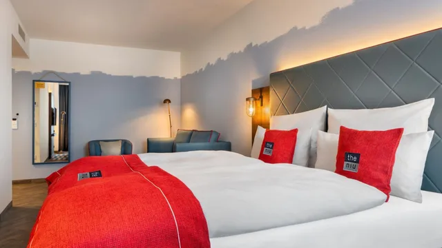 Premium, Queen Bed, Sofa, Holiday Inn - the niu, Keg Hamburg Ost, an IHG Hotel 1/4