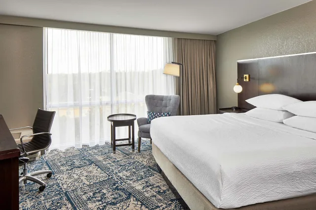 جناح رئاسي بسرير كينج مع أريكة، Four Points by Sheraton Tallahassee Downtown 1/5