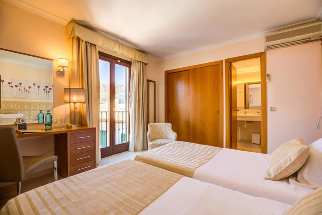 غرفة قياسية بسريرين منفصلين، Miramar Hotel 3/9