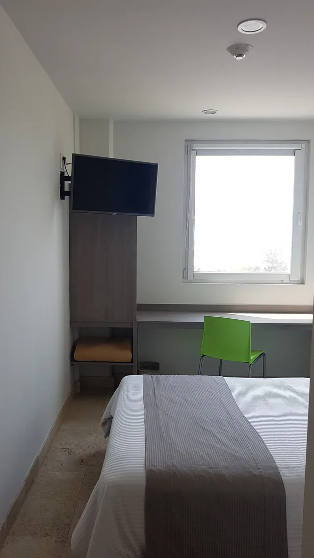 غرفة قياسية بسرير مزدوج، Sr Hotel 4/9