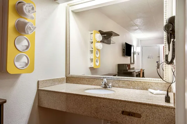 غرفة رباعية للمدخنين، Motel6 Grove City, OH 6/10