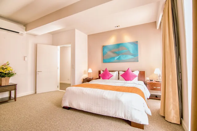 3 Bedrooms, Family Suite, 1 Single and 2 Double Beds, Kitchen، Central Mansions 7/10