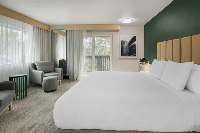 جناح بسرير كينج بإطلالة على الفناء بشرفة، Best Western Portland West Beaverton 1/10