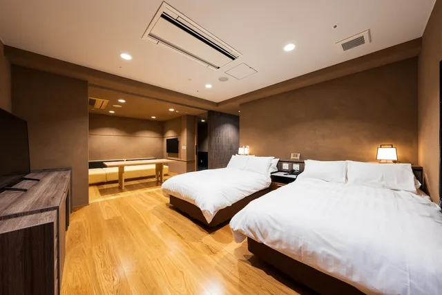 غرفة بريميوم بسريرين مزدوجين بحوض استحمام، ONIYAMA HOTEL 2/3