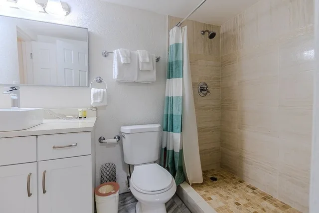 شقة سكنية بسرير كينج بغرفة نوم واحدة مع أريكة، Point Pleasant Resort 6/10