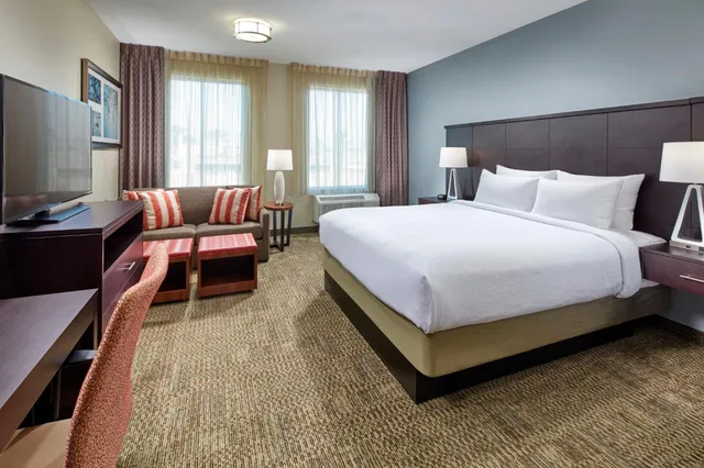 جناح استوديو بسرير كينج مع أريكة، STAYBRIDGE SUITES ANAHEIM AT THE PARK 1/3