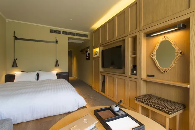 Luxury, Queen Bed, Club Lounge Access, Royal Park Takamatsu 2/5