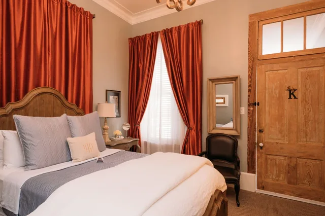 غرفة بسرير كوين، Ye Kendall Inn 1/5
