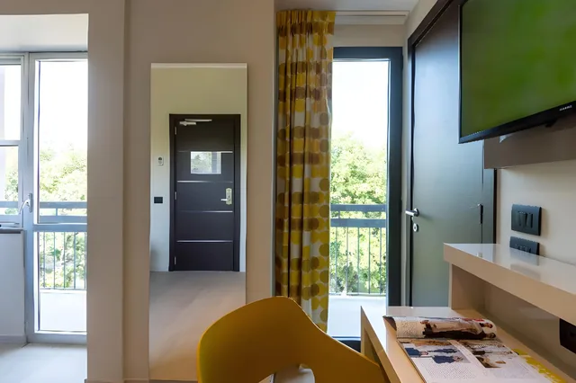 غرفة سوبيريور بسريرين منفصلين بشرفة، B&B Hotel Savona 1/1