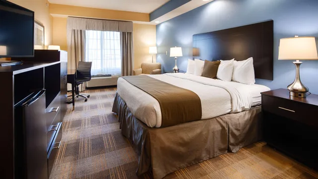 غرفة، Best Western Plus Fort Worth Forest Hill Inn and Suites 2/6