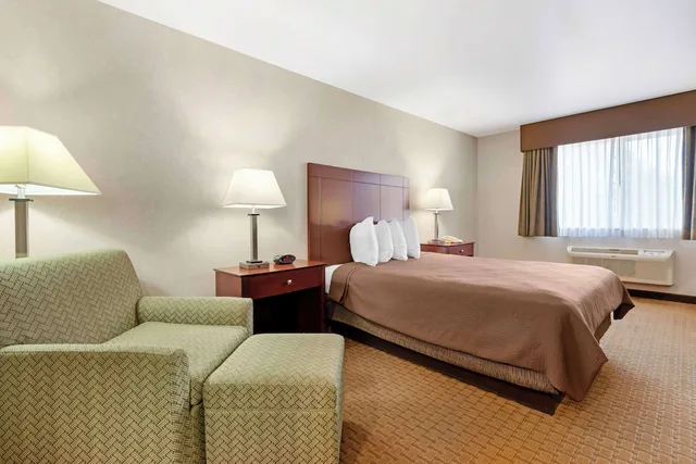 غرفة قياسية بسرير كوين لذوي الإعاقة، Best Western Wittenberg Inn 2/4