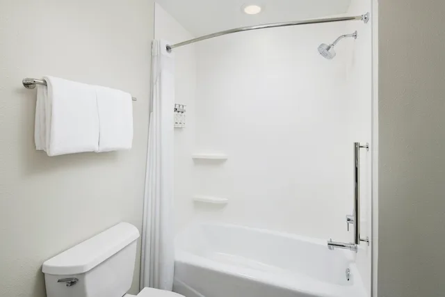 غرفة قياسية بسرير كينج مع أريكة لذوي الإعاقة، Holiday Inn Express and Suites Port St. Lucie West 6/6