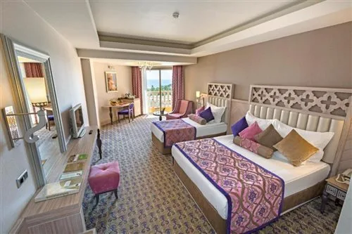 Superior, Double or Twin Bed, Lateral Side Sea View, Royal Alhambra Palace 1/1