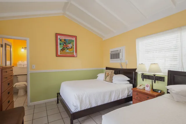 غرفة قياسية بسريرين مزدوجين بحمام خاص، The Palms Hotel 4/10