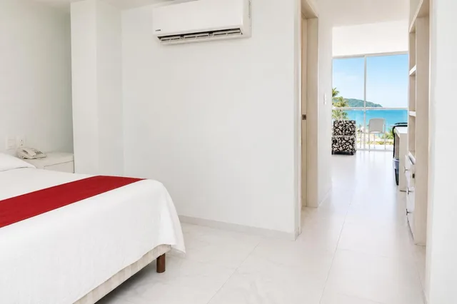 جناح جونيور، We Hotel Acapulco 4/10