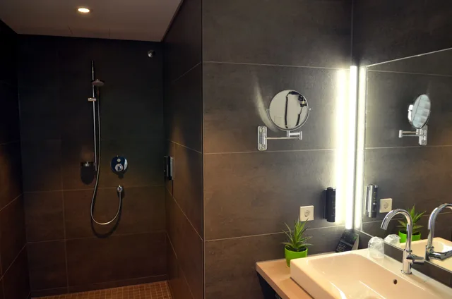 غرفة سوبيريور بسرير مزدوج بإطلالة على البحيرة بشرفة، Hotel St. Elisabeth 3/3