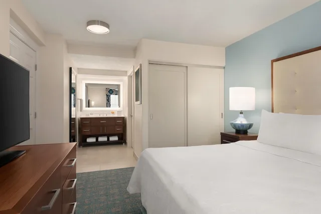 جناح بسرير كينج مع أريكة، Homewood Suites Fort Myers at the Bell Tower Shops 2/5
