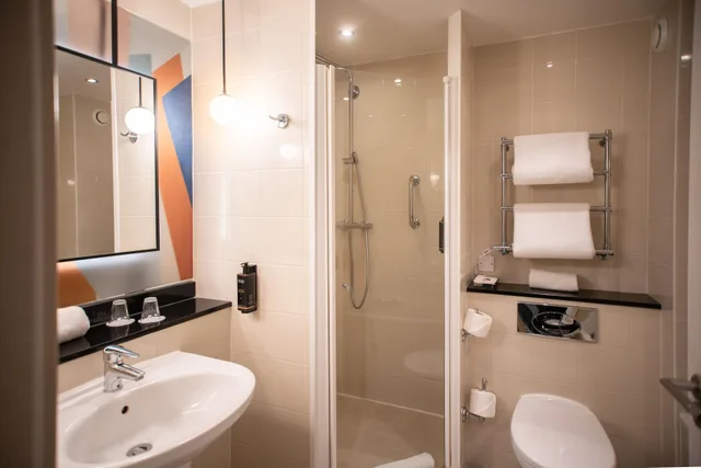 غرفة بريميوم بسرير مزدوج أو سريرين منفصلين، Mercure Sheffield St Paul's Hotel & Spa 4/6