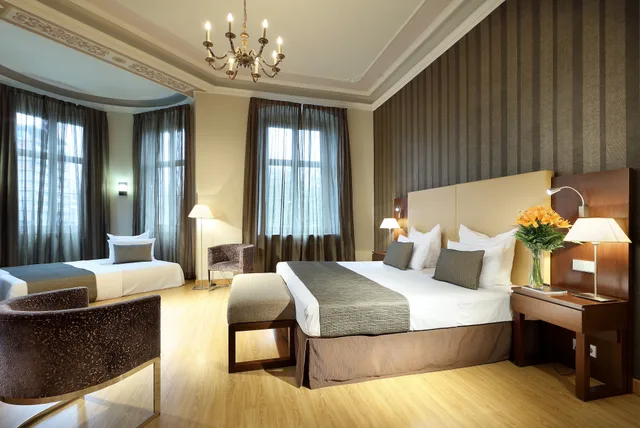 غرفة قياسية ثلاثية بسرير كينج مع أريكة، Eurostars Park Maximilian 4/6
