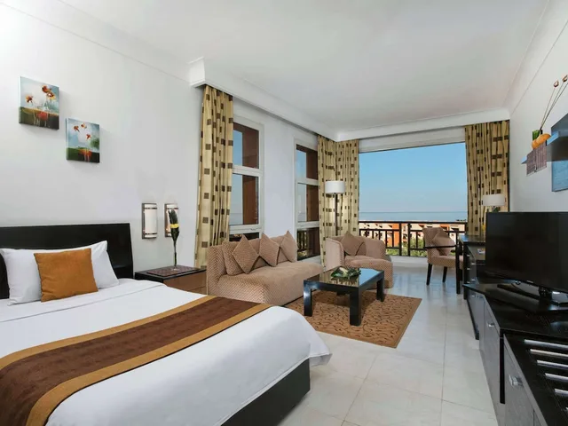 غرفة بريميوم بسريرين منفصلين بإطلالة على البحر، Movenpick Resort El Sokhna 8/10