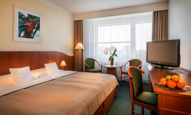 غرفة بسرير مزدوج وسريرين منفصلين، Clarion Congress Hotel Ostrava 2/3