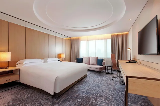 غرفة بريميير تنفيذية تنفيذية بسرير كينج مع دخول الصالة، Sheraton Grand Taipei Hotel 1/5