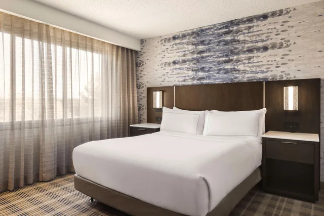 Premium, King Bed, Accessible, Embassy Suites by Hilton Kansas City Overland Park 1/2