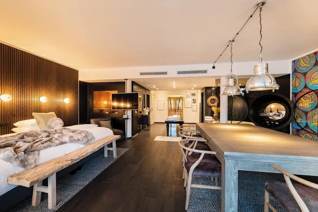 جناح تنفيذي بسرير كينج وسرير فردي بإطلالة على النهر، Designhotel Ueberfluss Bremen 1/3